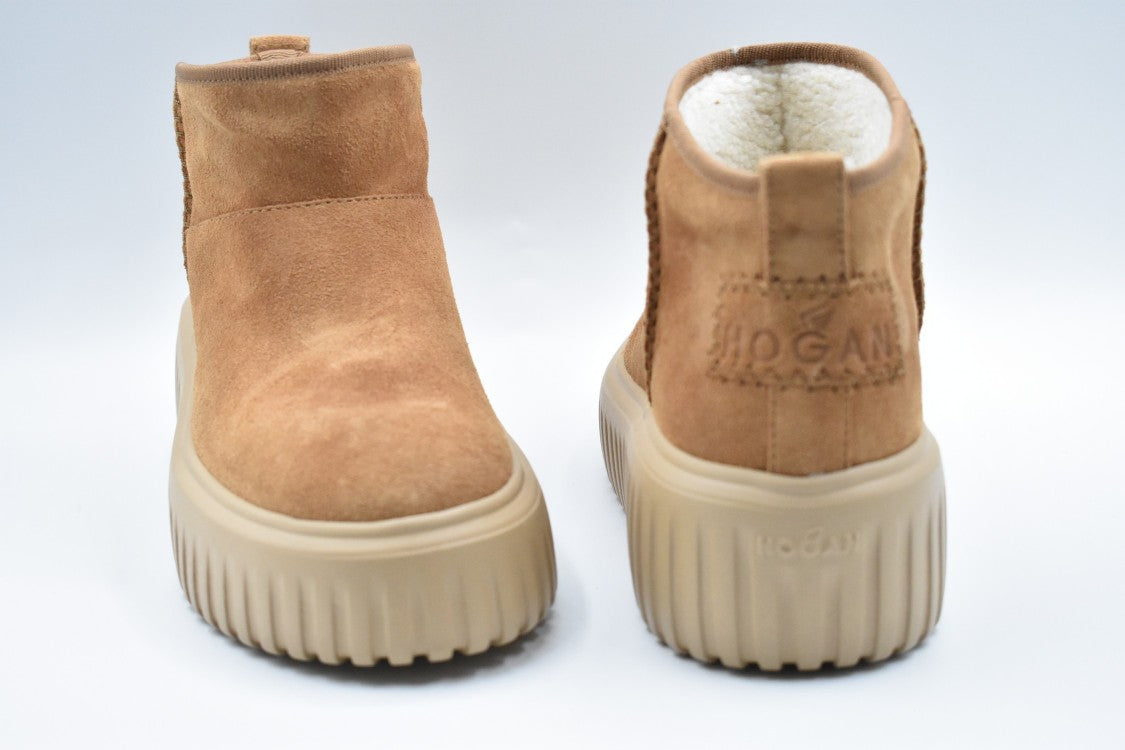 Lace-Up Boots With Rounded Toe