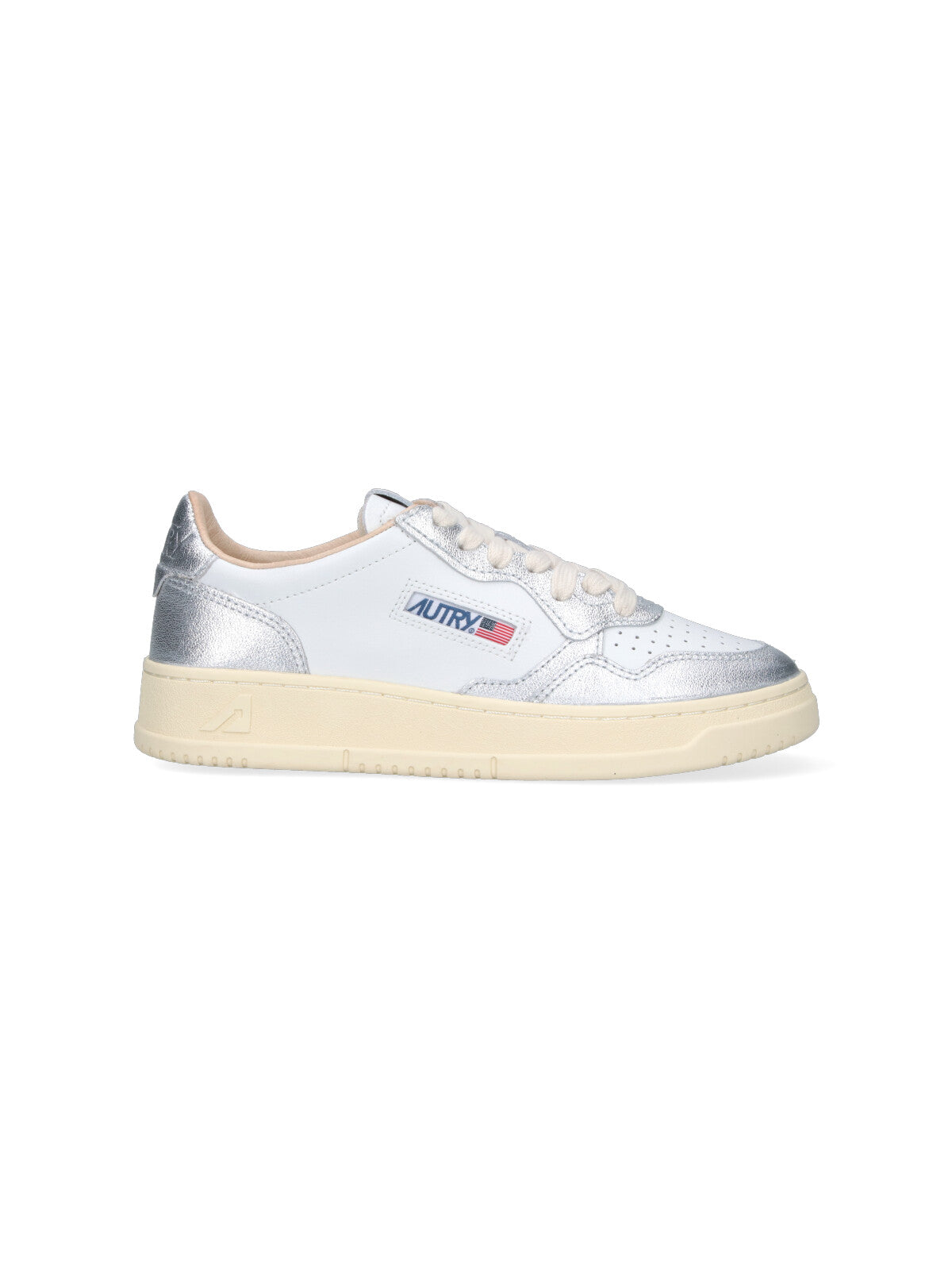 Low-Top White Sneakers with Minimalist Design