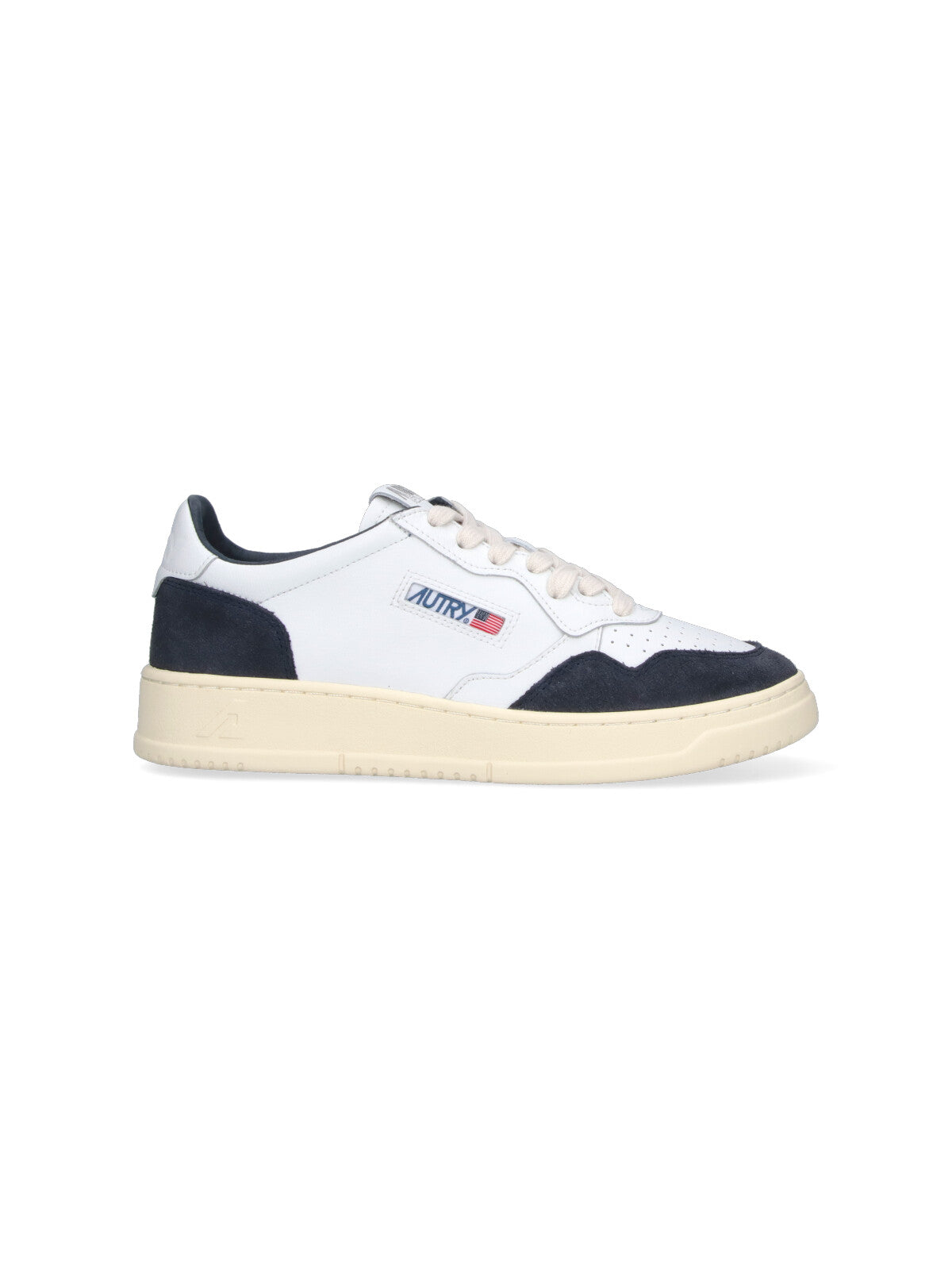 Low-Top White Sneakers With Minimalist Aesthetic