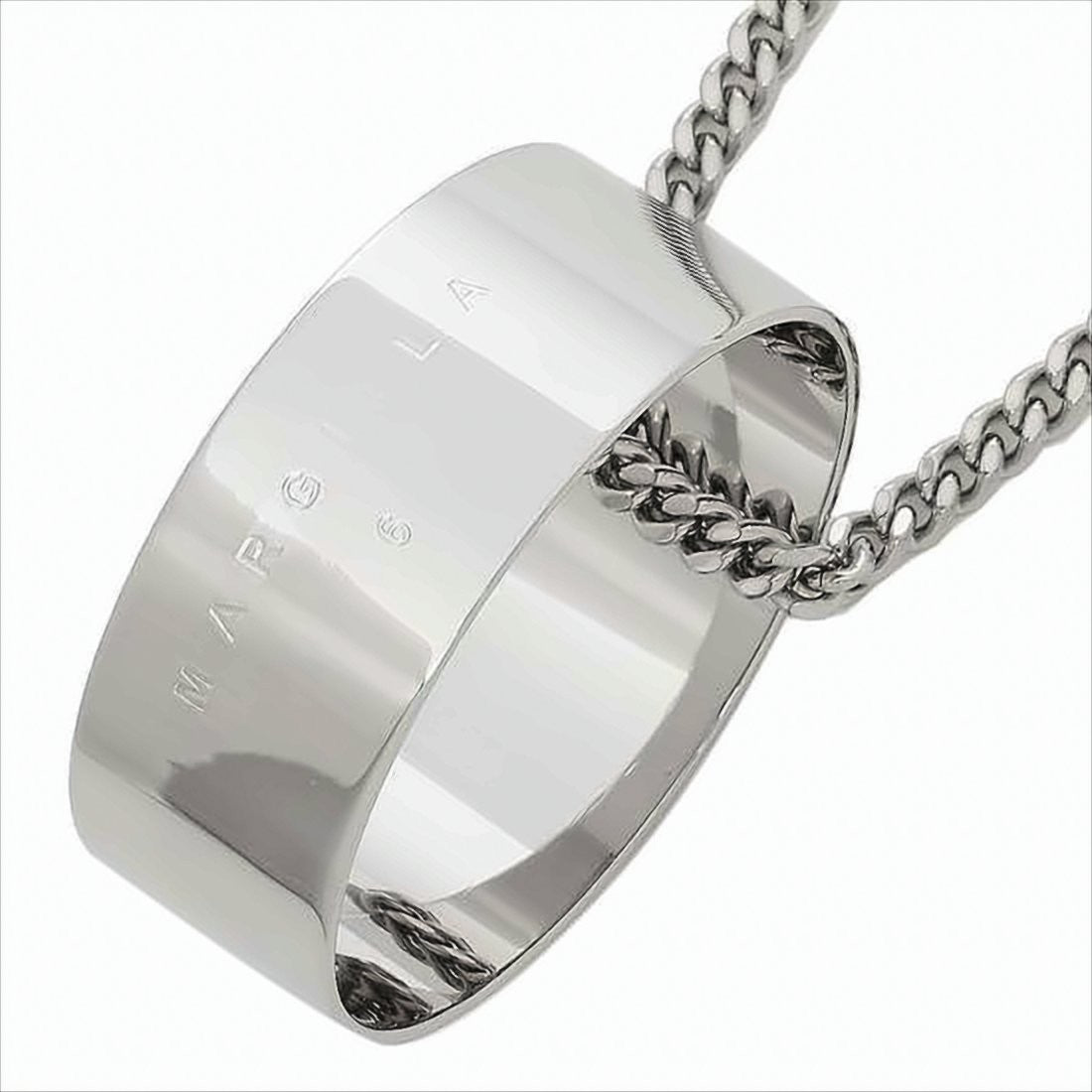 Wide Metallic Pendant Necklace with Chain Design