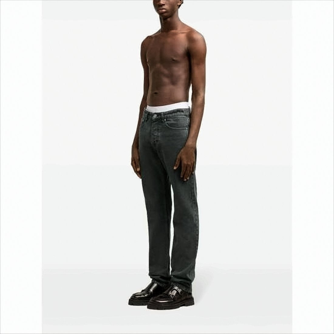 Straight-Leg Denim Pants With Timeless Design