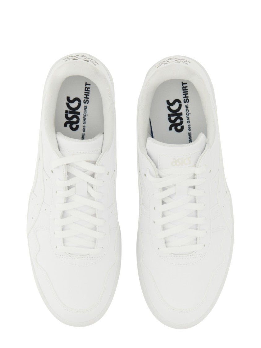 Minimalist Low-Top Sneakers With Pixelated Graphic