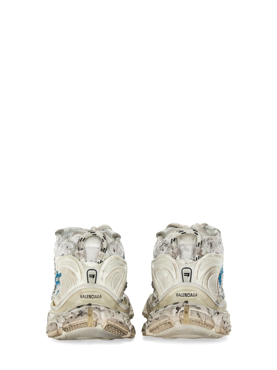 Contemporary Runner Sneakers with Streamlined Silhouette