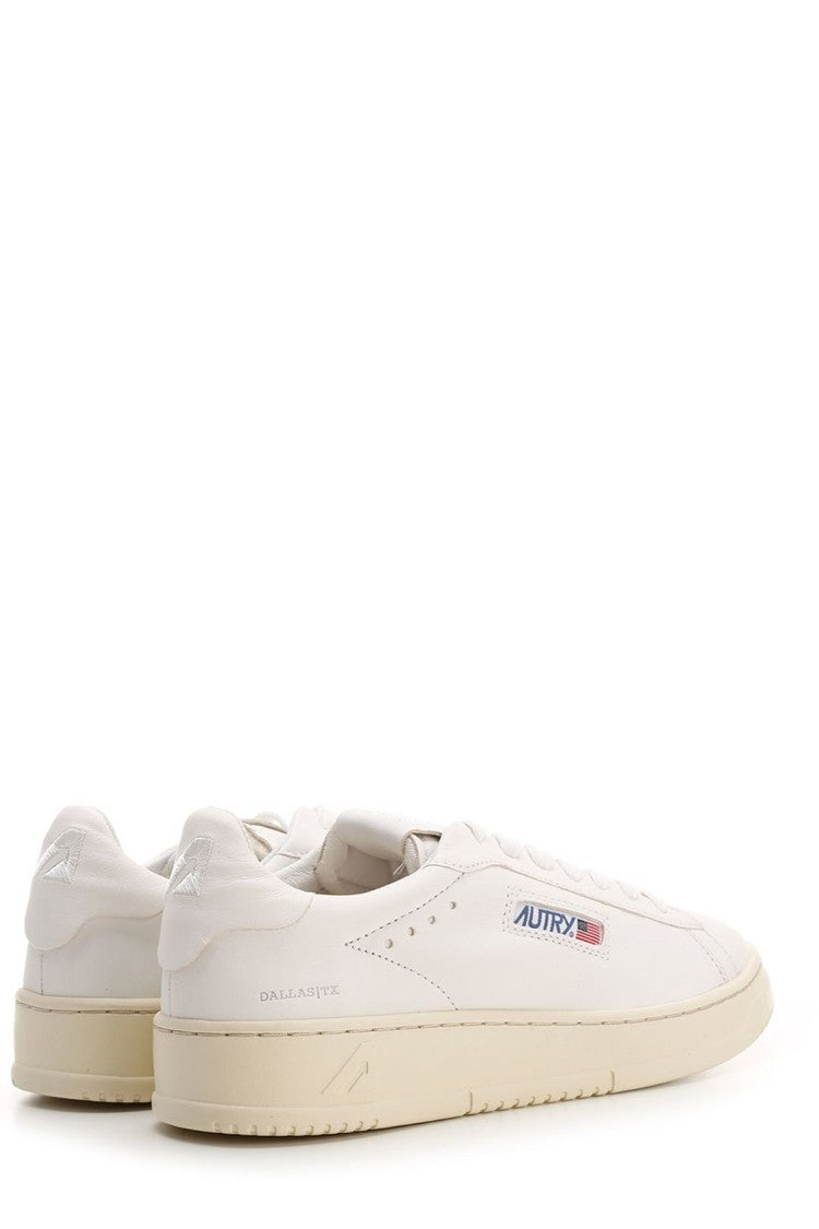 White Sneakers With Smooth Leather Upper
