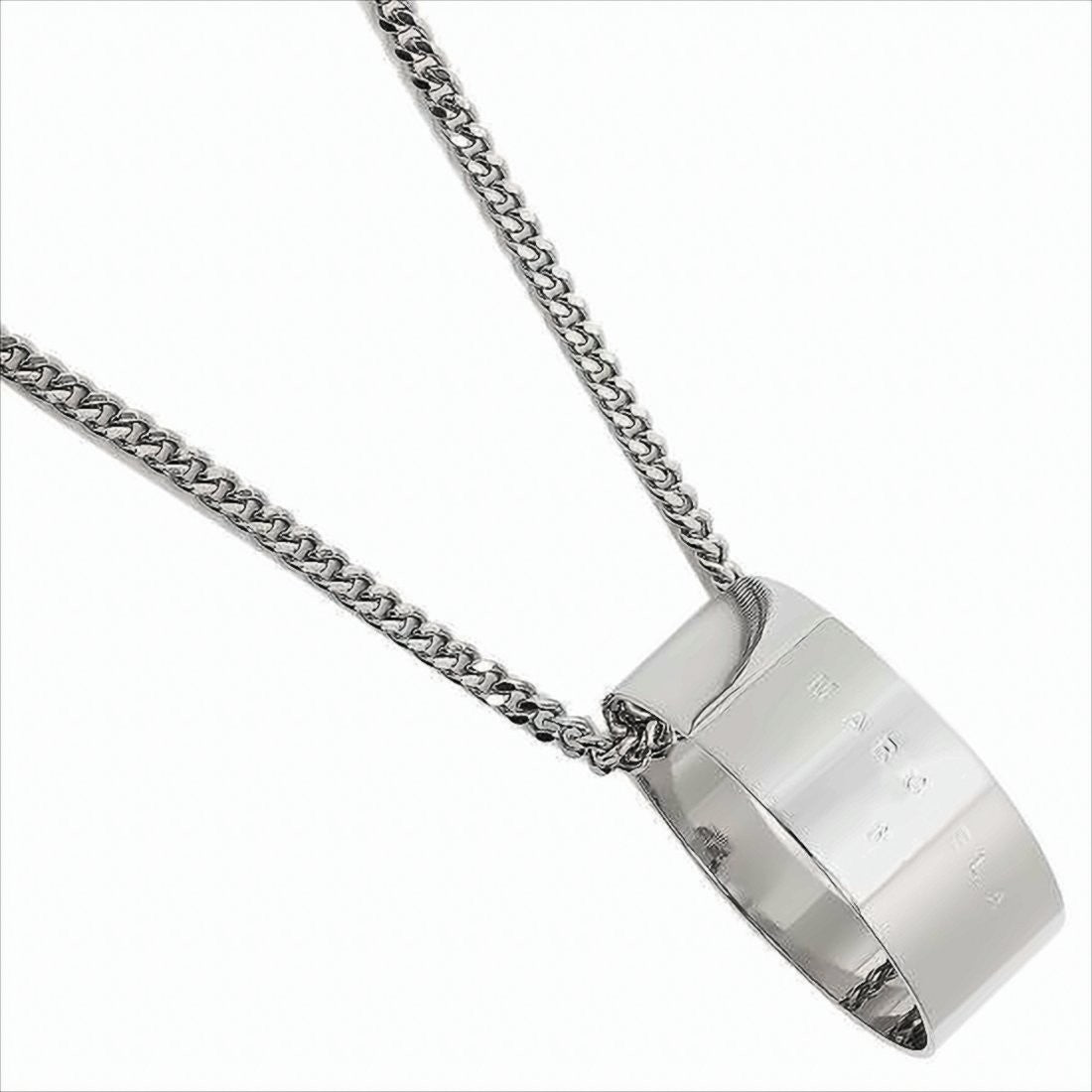 Wide Metallic Pendant Necklace with Chain Design