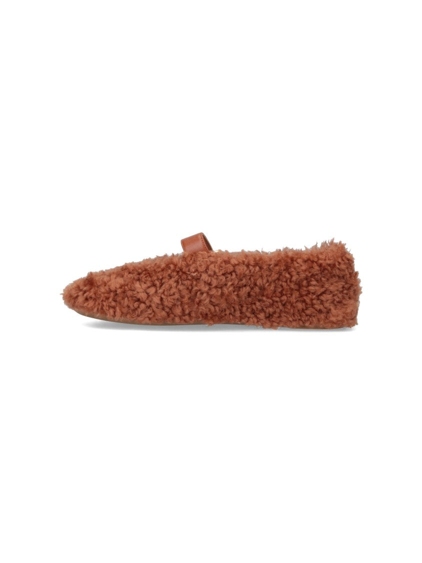 Rounded Toe Flat Shoes With Low-Profile Sole