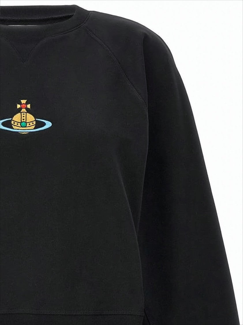 Cropped Black Long-Sleeve Sweatshirt with Embroidered Emblem