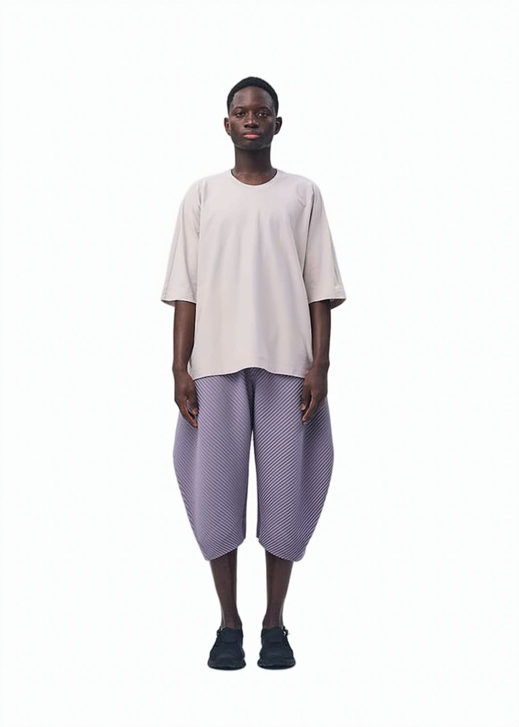 Pleated Balloon-Silhouette Short Pants