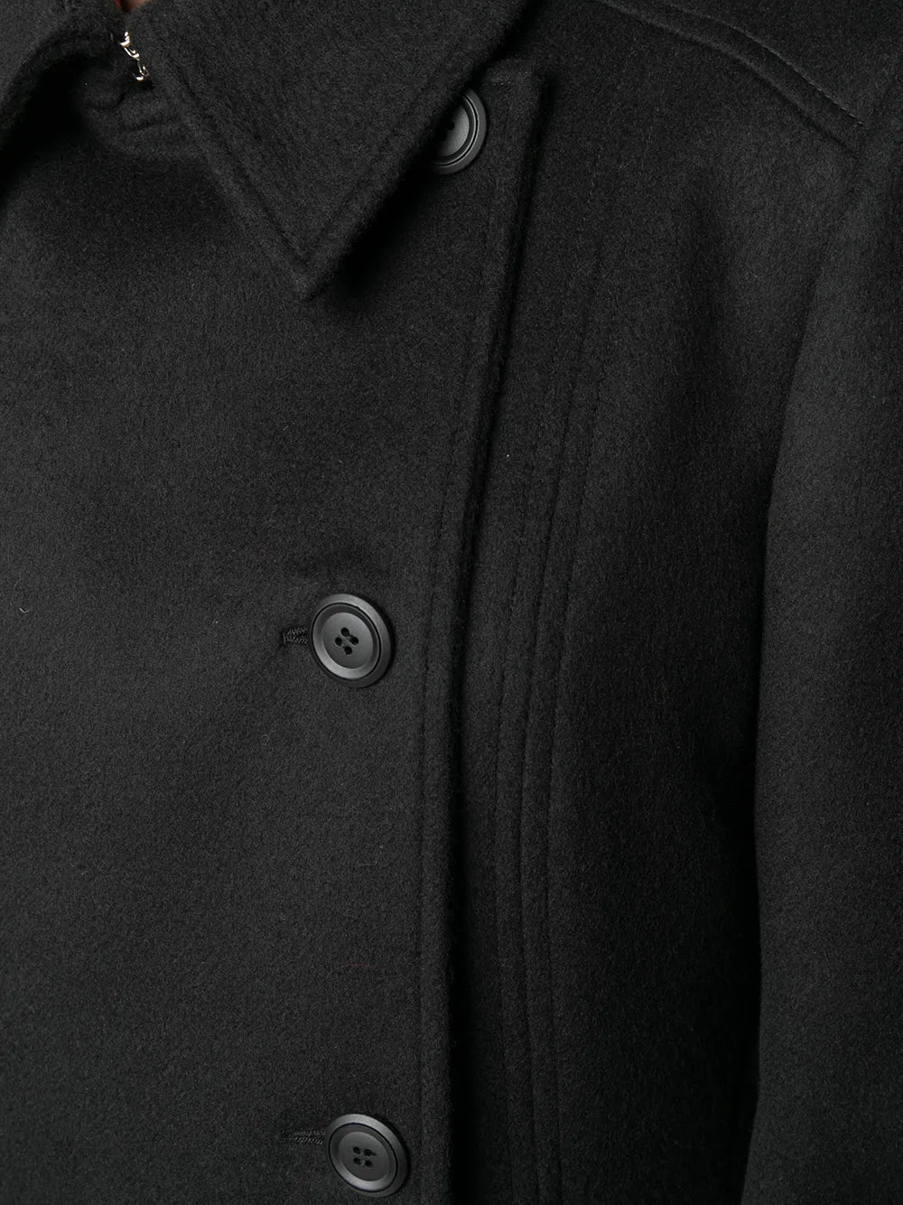 Structured Capospalla with Clean Silhouette and Minimal Detailing