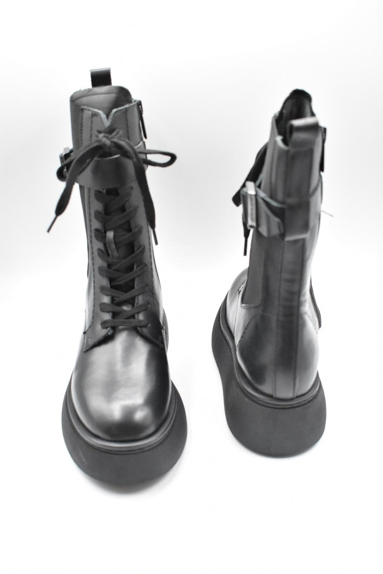 Laced Flat Shoes with Chunky Sole and Adjustable Ankle Strap