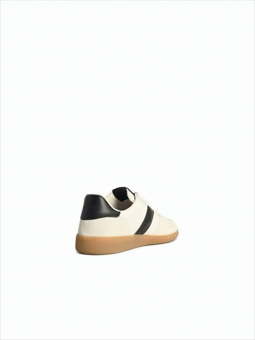 Low-Top Calf Leather Sneakers With Contrasting Black Details
