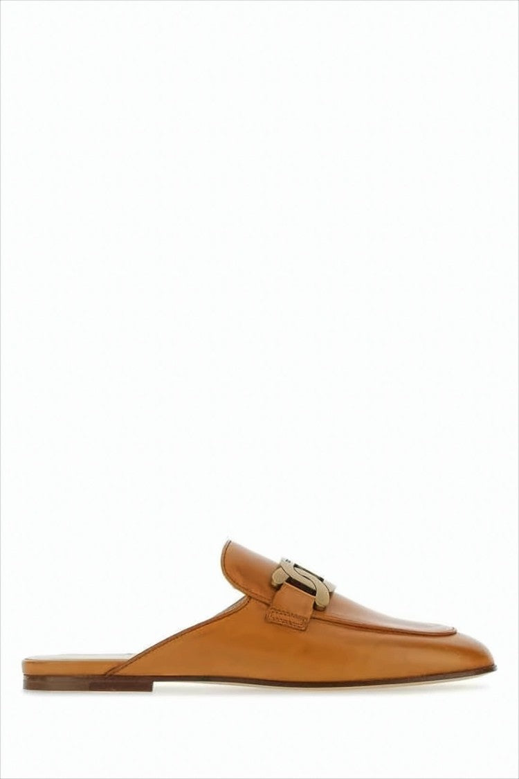 Leather Mule Slipper with Pointed Toe and Metallic Buckle