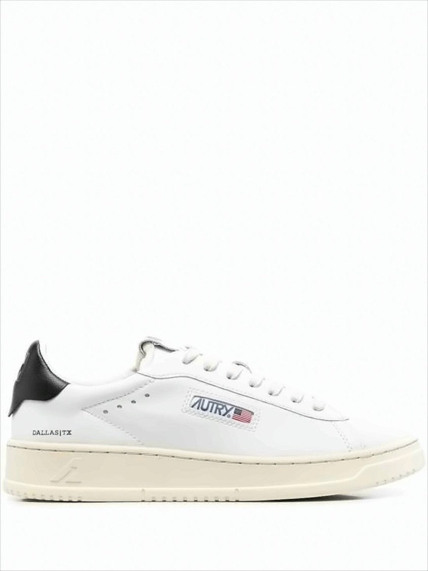 Minimalist White Leather Low-Top Sneakers With Subtle Perforations