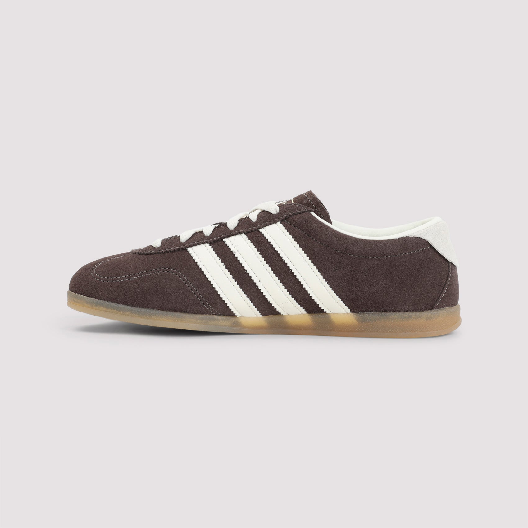 Zamszowe sneakersy premium z kontrastowymi detalami