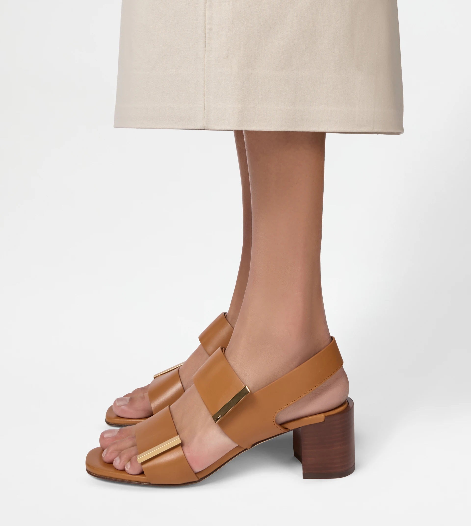 Sand. Cuoio T55 03L Metal Strap Sandals