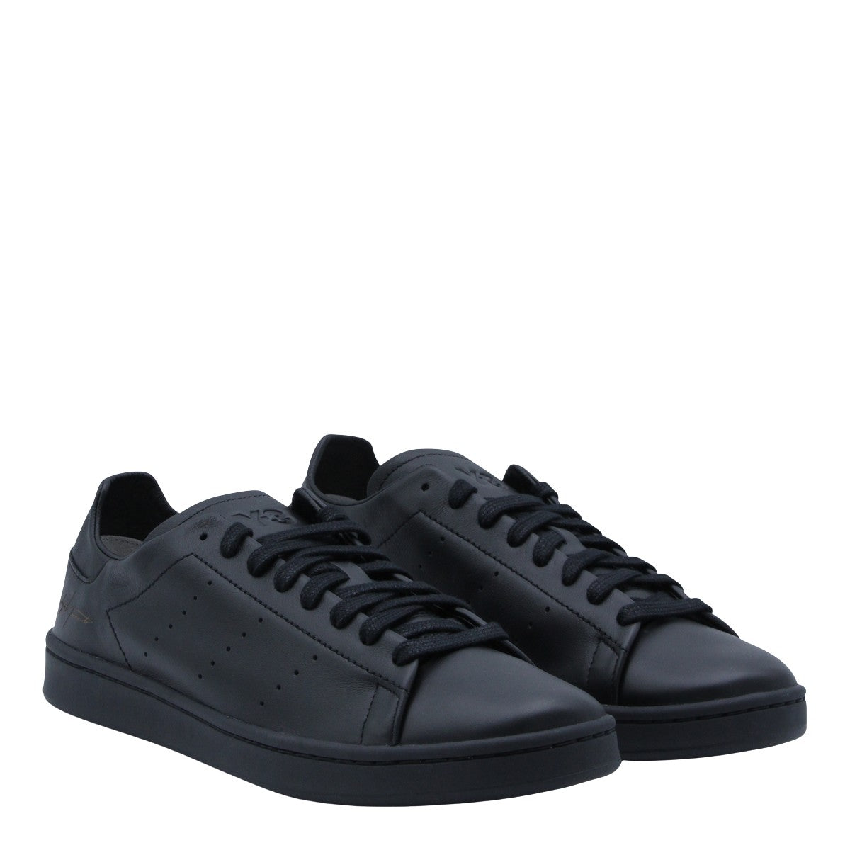 Low-Top Minimalistic Sneakers With Streamlined Design