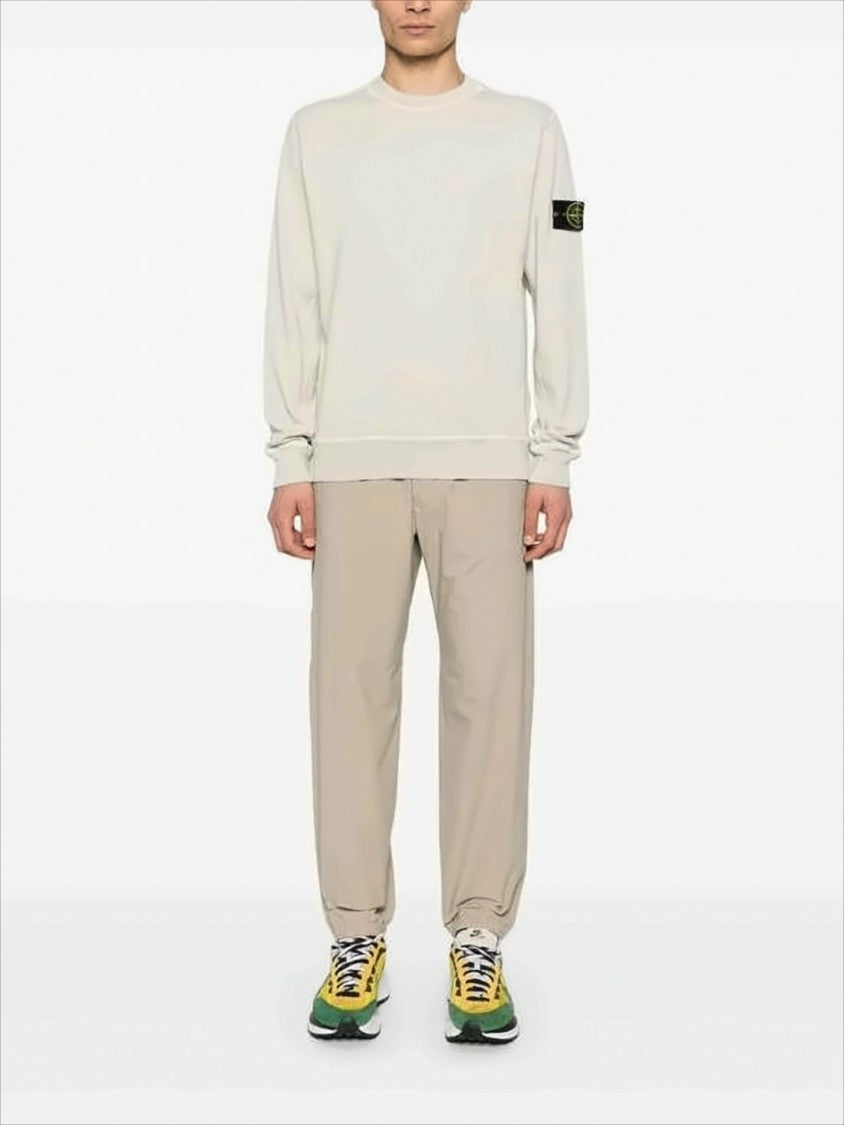 Long-Sleeve Cotton T-Shirt with Minimalist Design and Iconic Patch