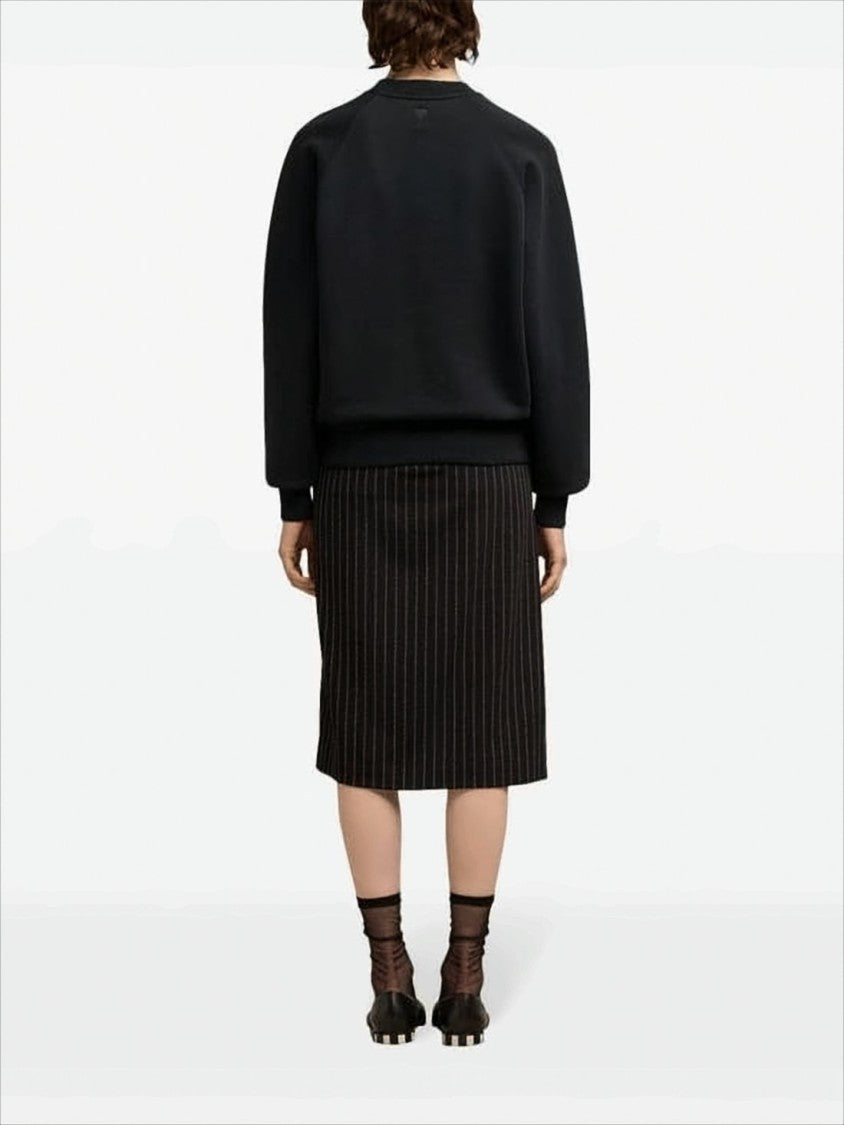 Relaxed-Fit Black Long-Sleeve Sweatshirt With Embroidered Detail