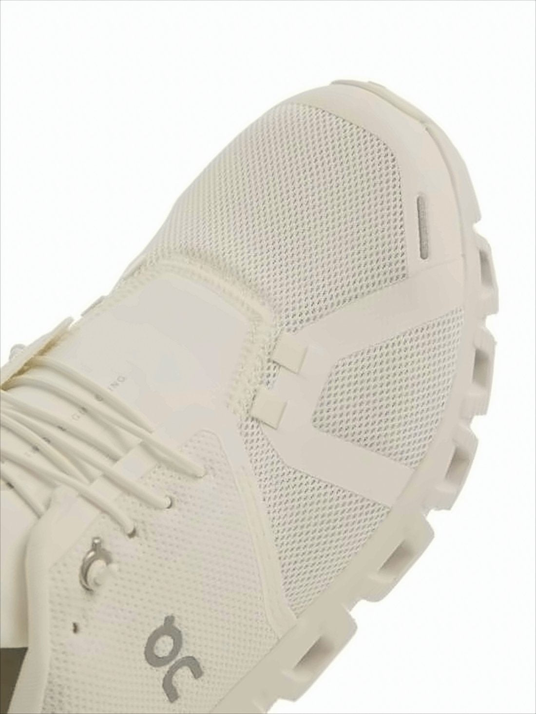 Sleek Minimalist Sneakers with Breathable Mesh Upper