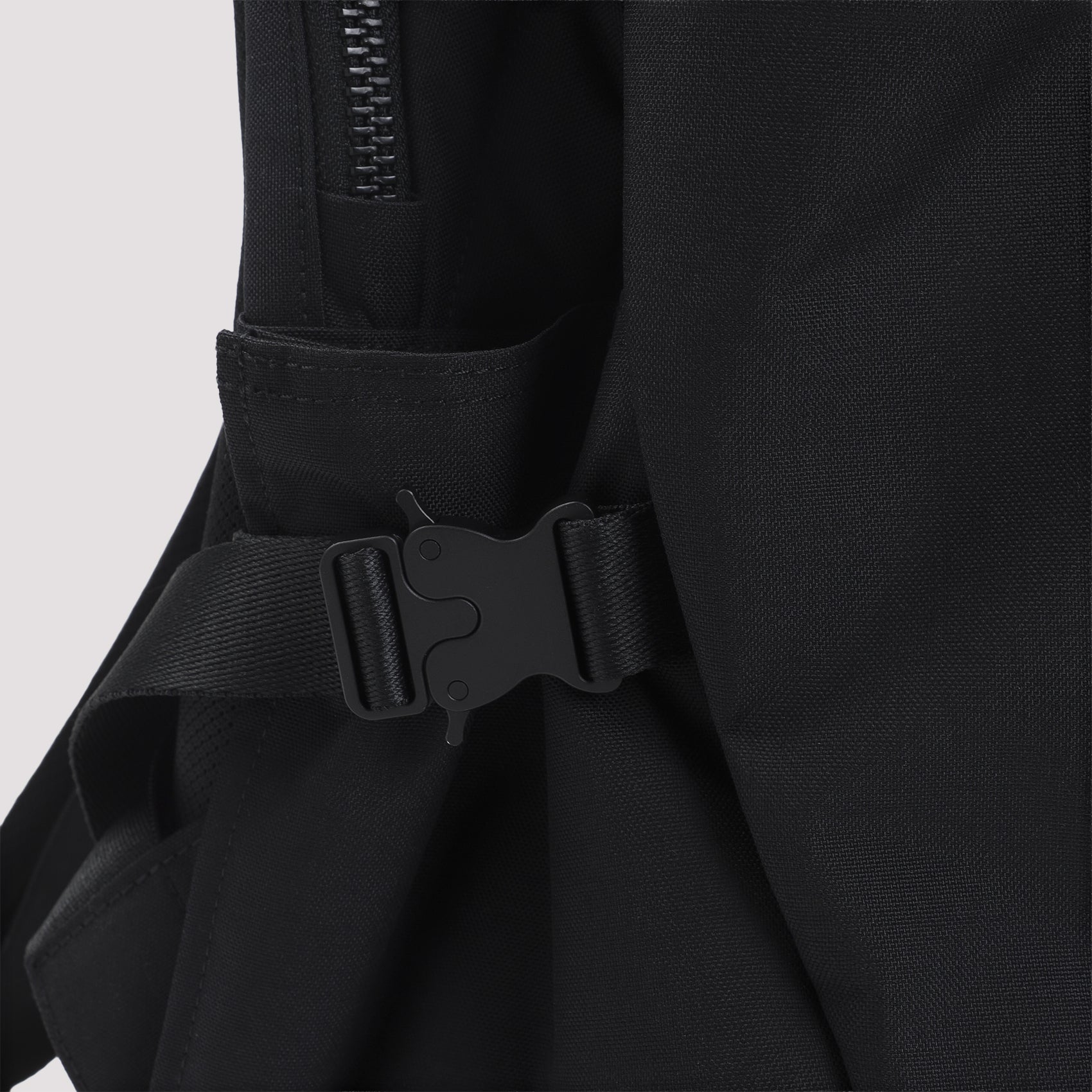 JW6215 Bucket Bag with Distinctive Silhouette