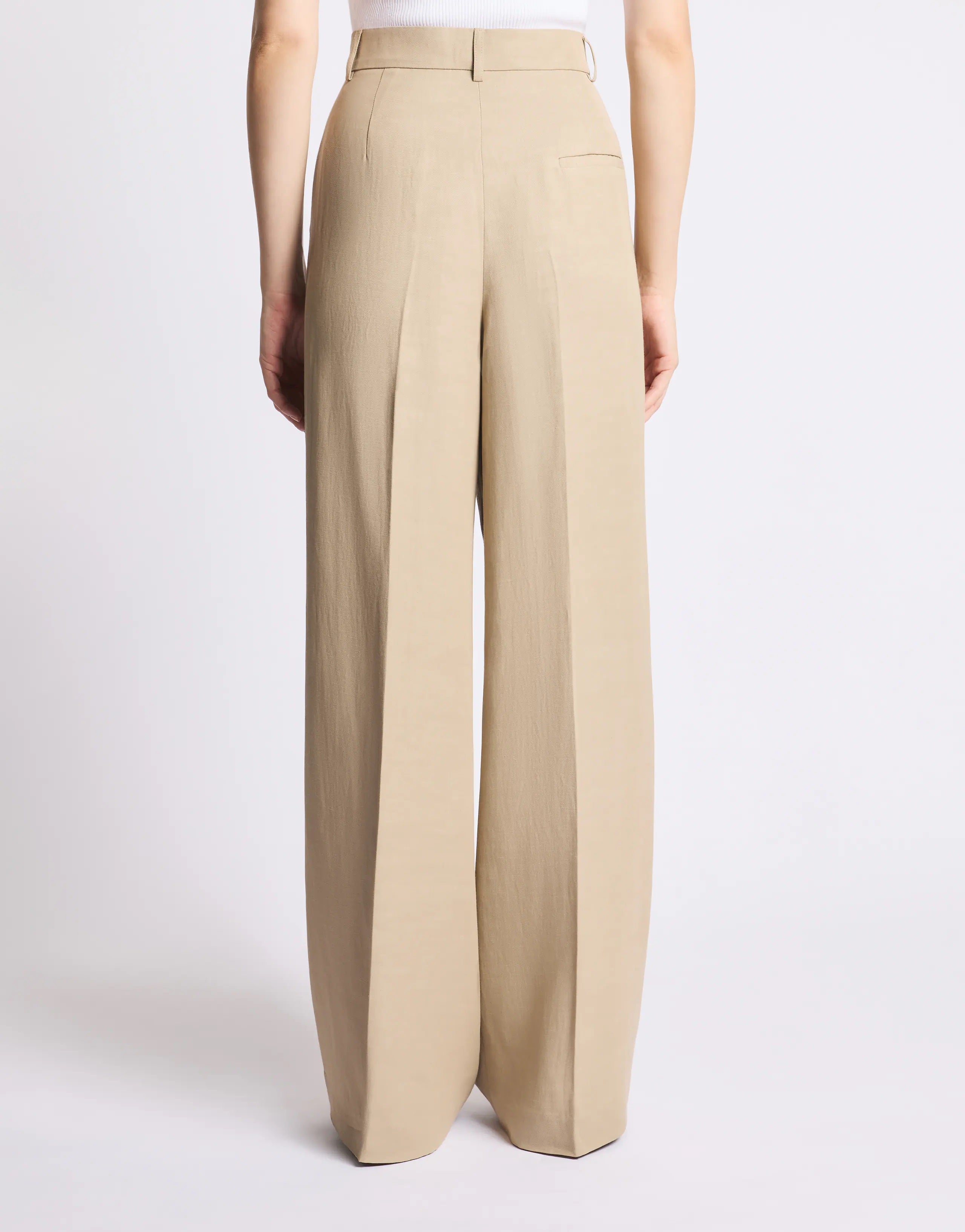 Classic Two-Pinch Trousers with Straight Leg Design