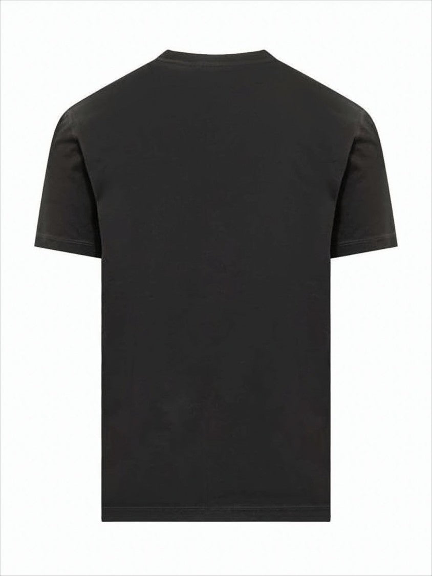 Short-Sleeved Black T-Shirt with Bold Graphic Design