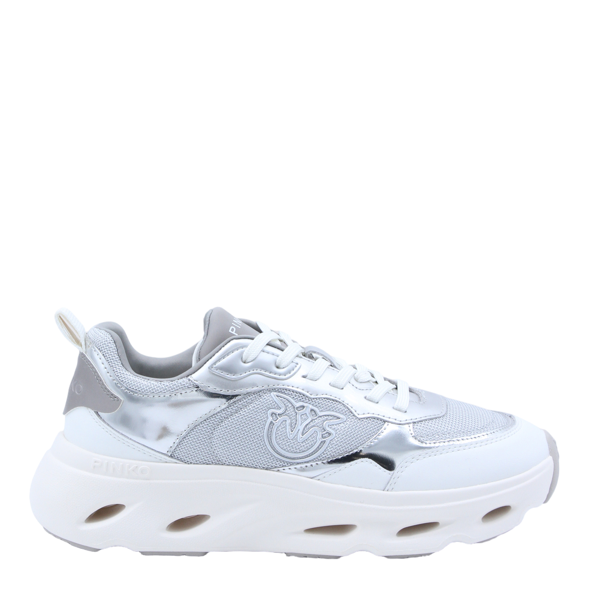 Masywne sneakersy z rzeźbioną podeszwą i wypukłym logo