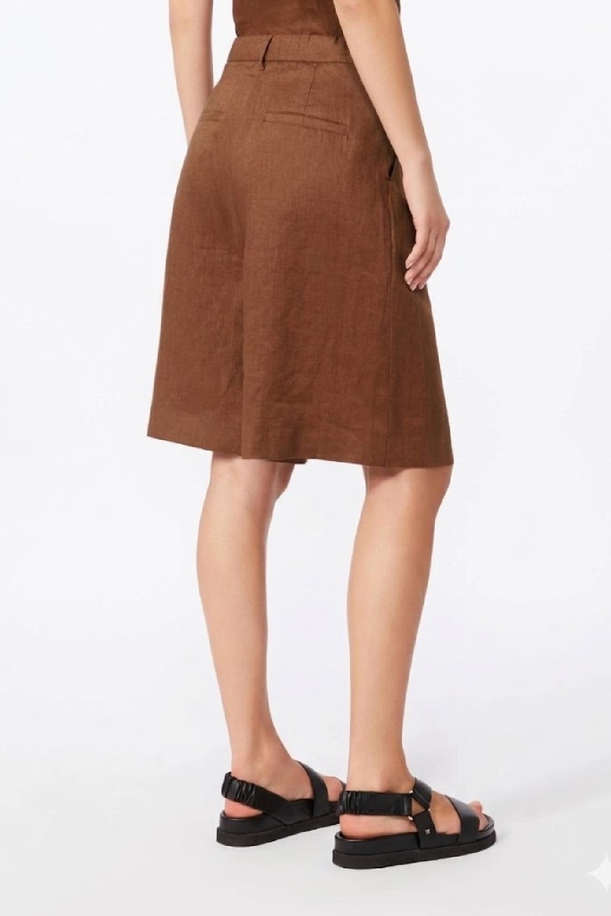 Tailored High-Waist Shorts with Pleats and Pockets