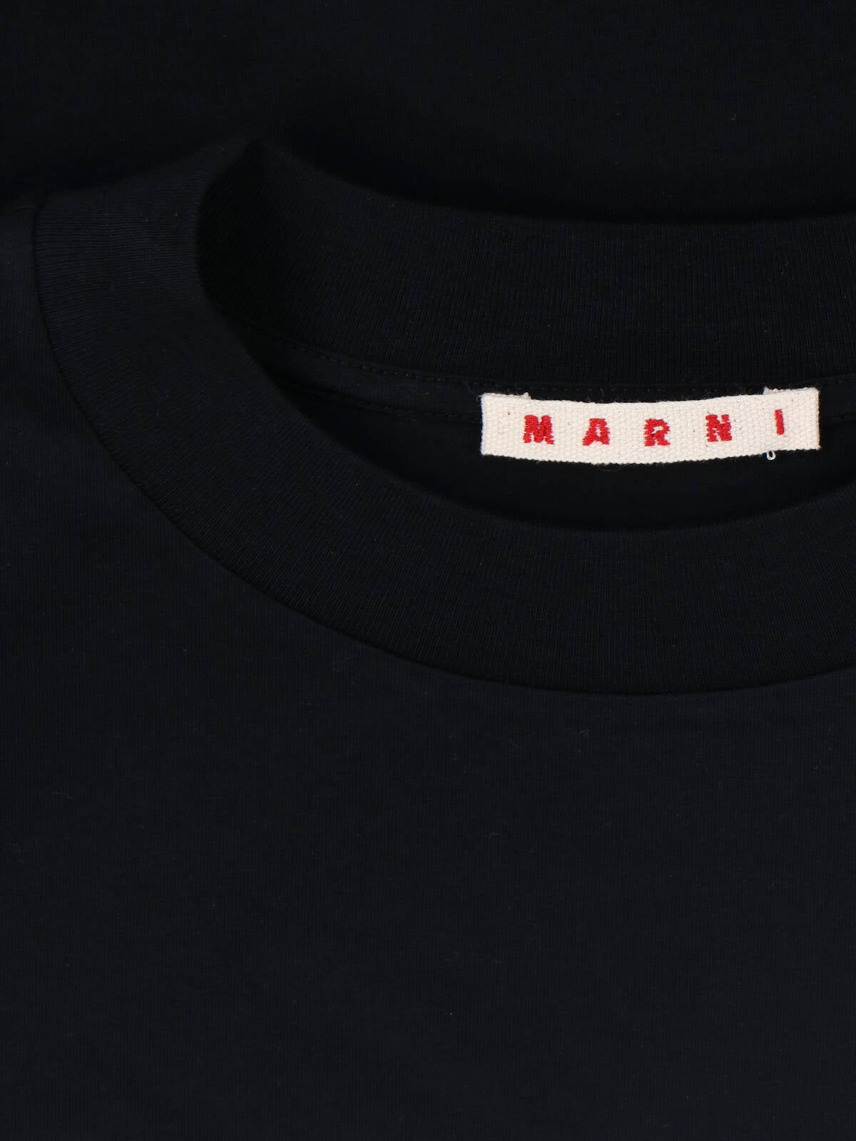 Versatile Black T-Shirts With Clean Lines