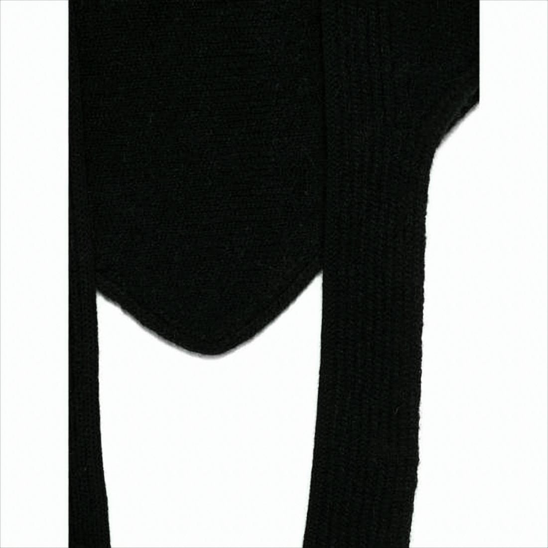 Triangular Black Ribbed Knitted Scarf
