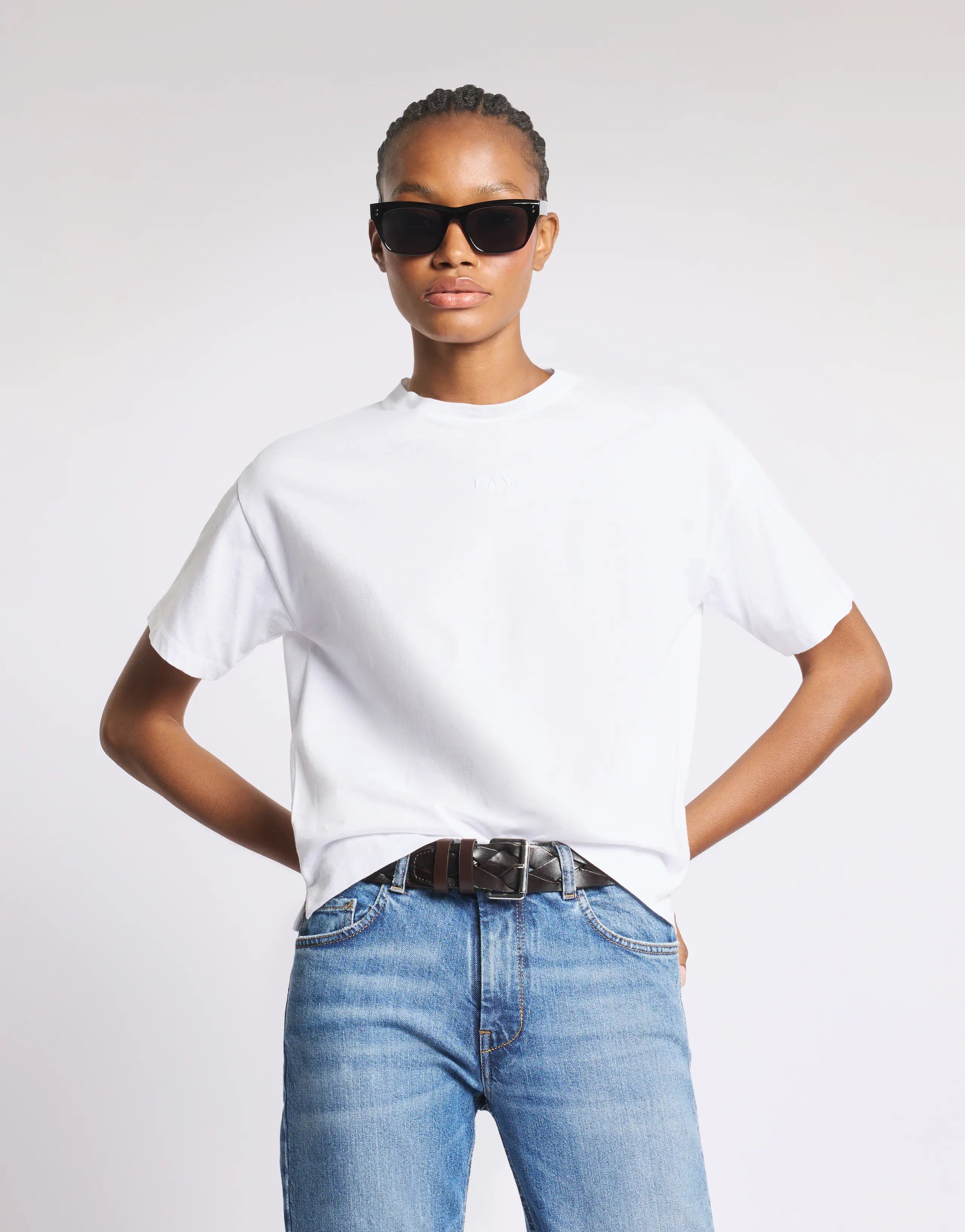 Minimalist Short-Sleeve T-Shirt with Subtle Side Slits