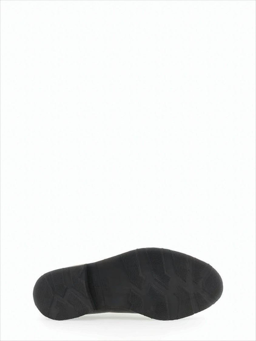 Smooth Leather Dress Shoes with Classic Detailing