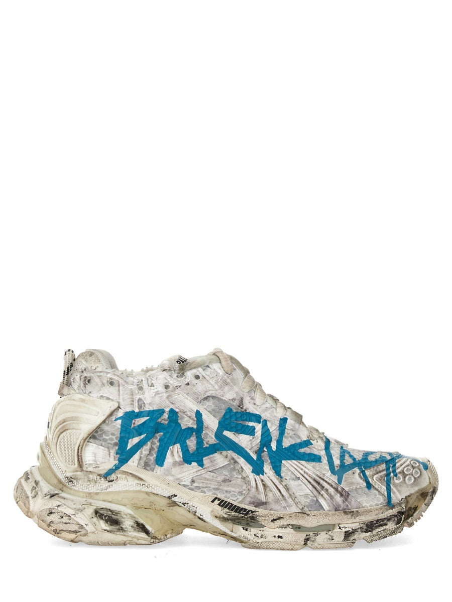 Contemporary Runner Sneakers with Streamlined Silhouette