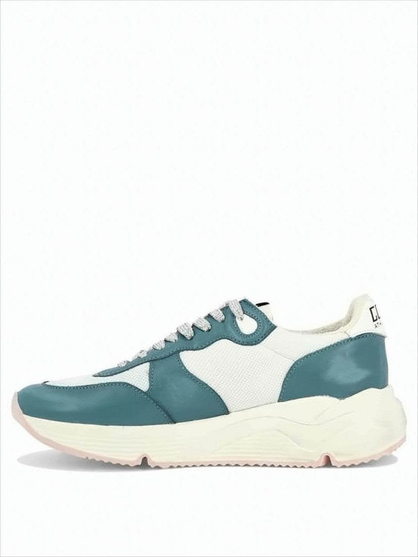 Turkusowo-białe sneakersy ze skórzanymi i siateczkowymi panelami