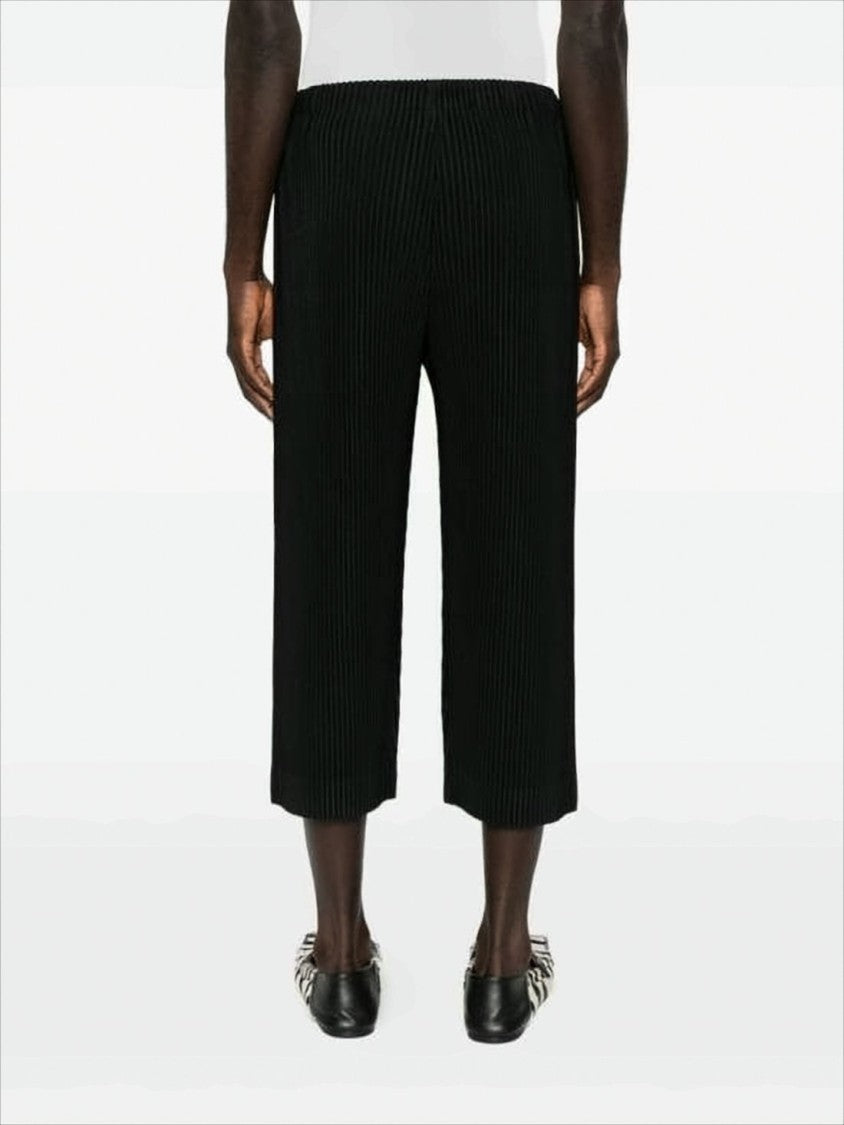 Cropped Black Pleated Joggers With Relaxed Fit