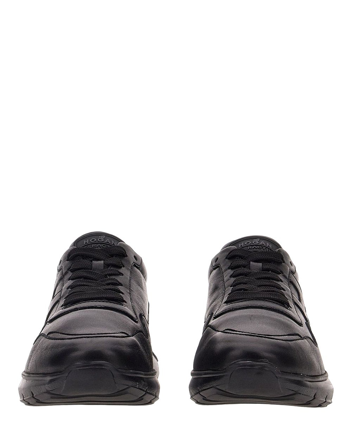 Interactive3 Lace-Up Shoes With And High-Quality Finish