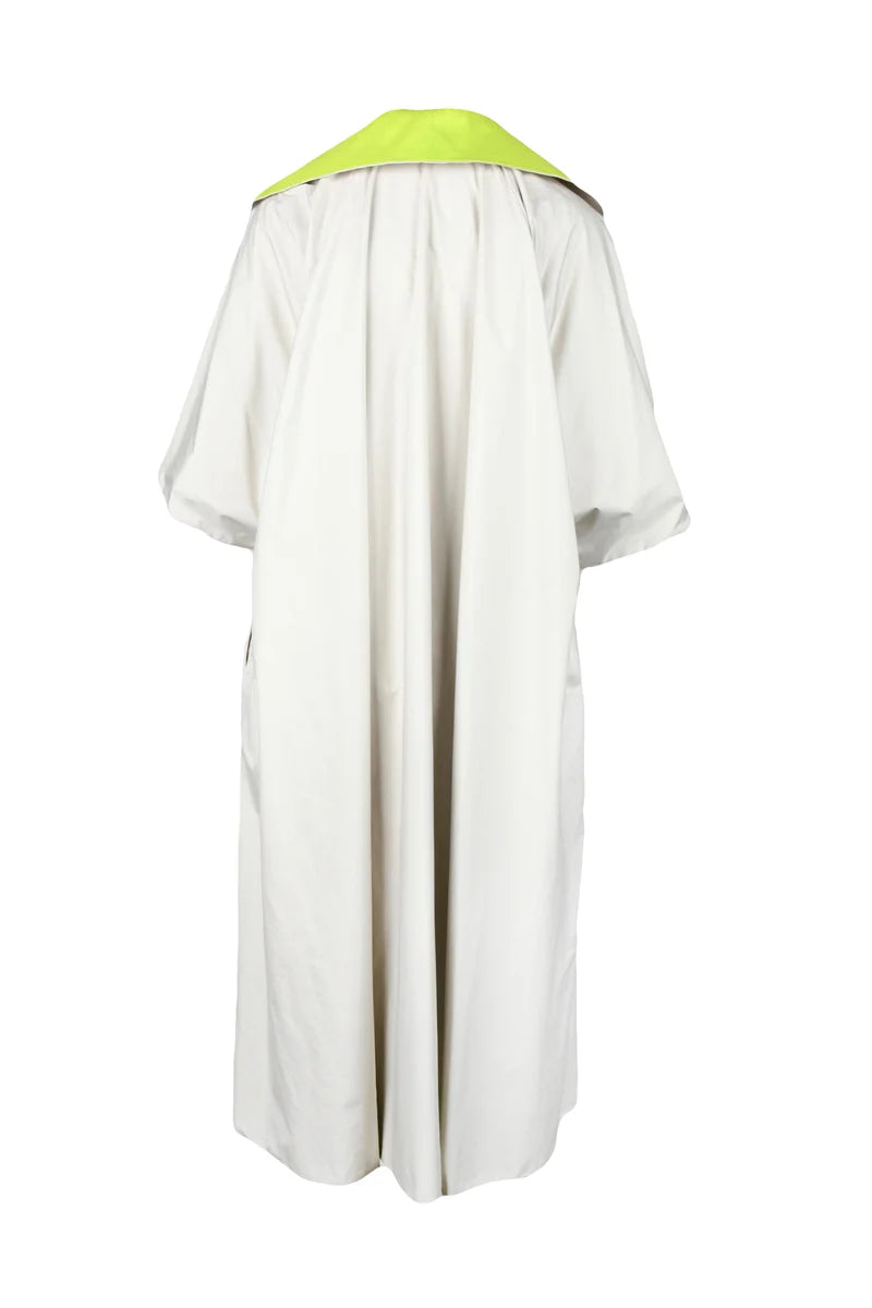 Short-Sleeved Raincoat with Contrasting Lining