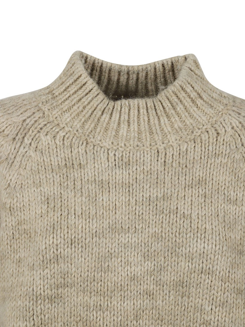 Sweter o luźnym kroju z golfem