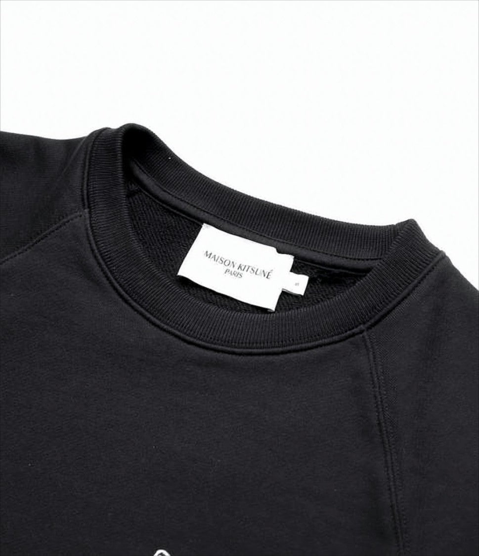 Long-Sleeve Black T-Shirt With Classic Crew Neckline And Relaxed Fit