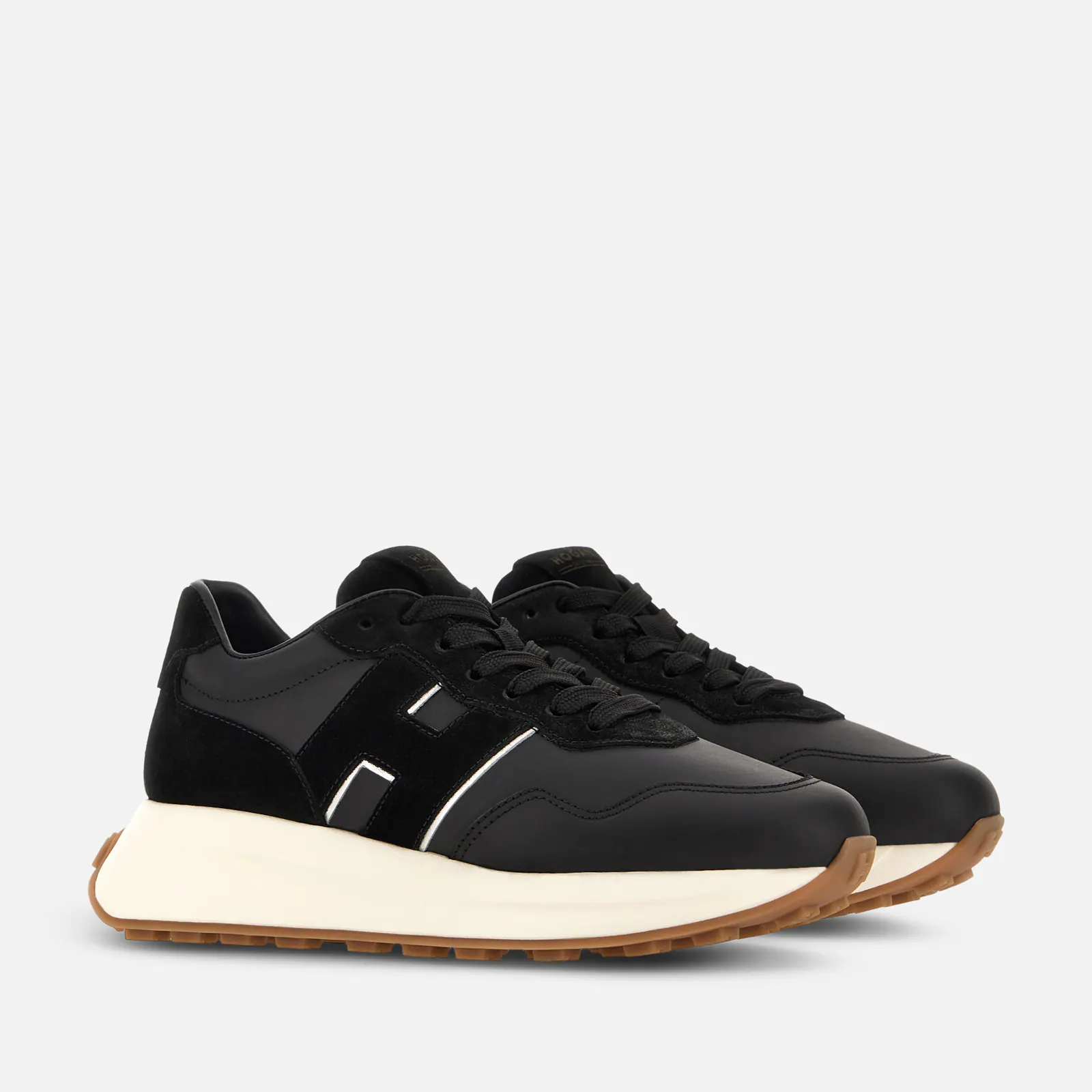 Lace-Up Shoes With Smooth
