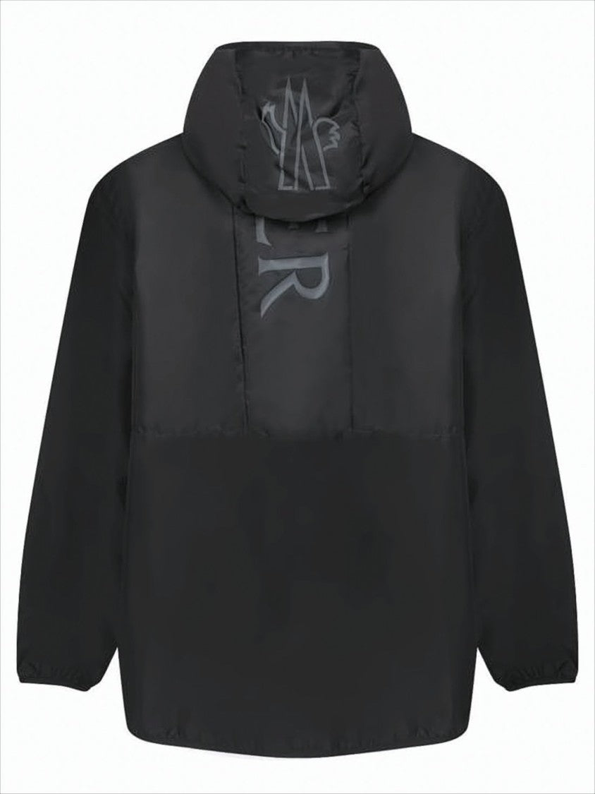 Minimalist Dark Polyamidejacket