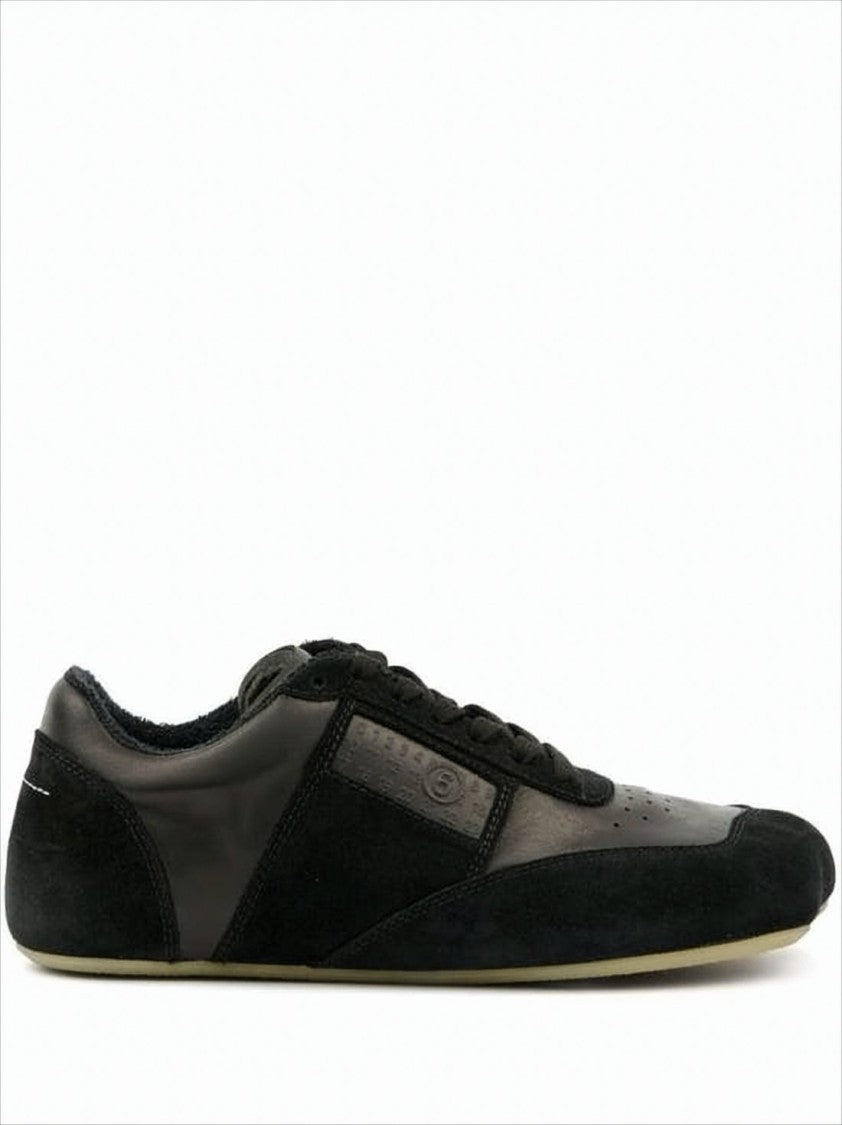 Low-Profile Black Sneakers with Suede Panels
