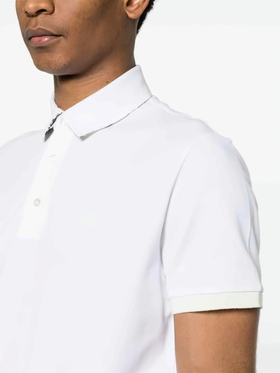 Minimalist Short-Sleeve Polo Shirt with Traditional Collar