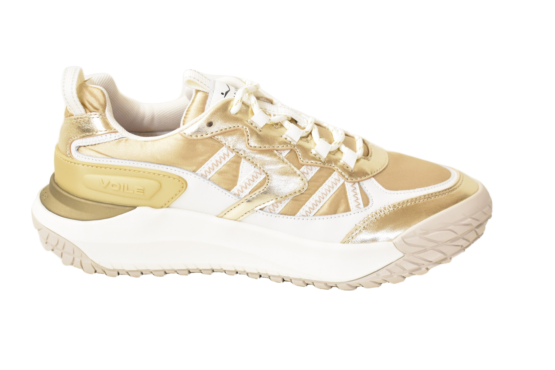 Low-Top Sneakers Combining Technical Fabric