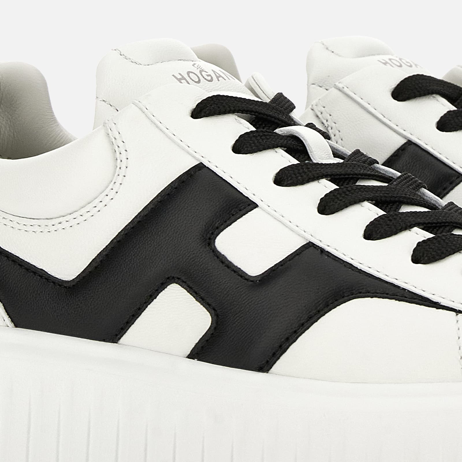 H-Stripes Allacciato H Spezzata Sneakers in White