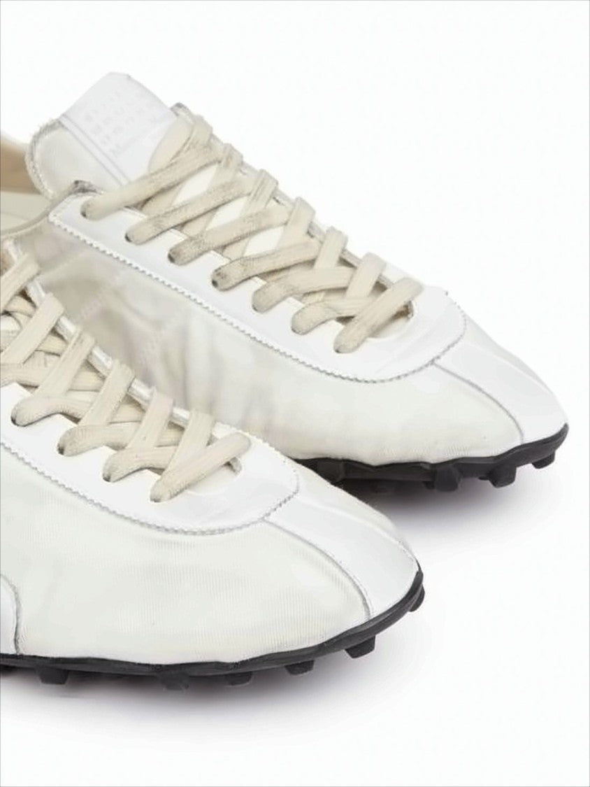 Low-Profile White Sneakers With Textured Sole And Suede Accents