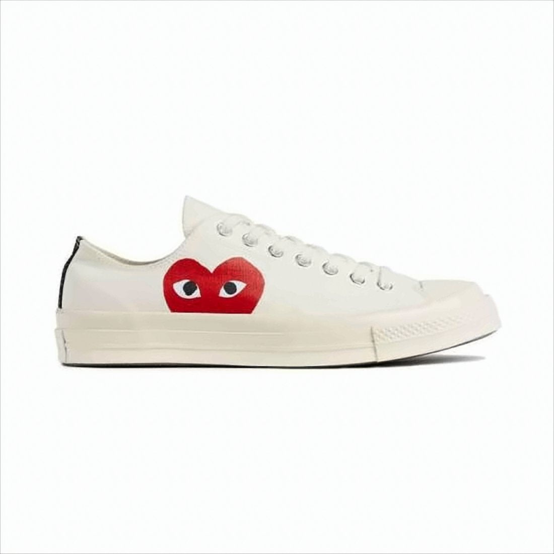 Low-Top Sneakers With Distinctive Heart Graphic And Minimalist Design