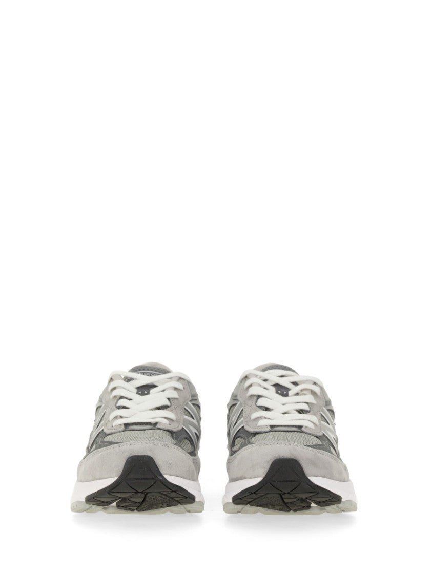 990 Sneaker