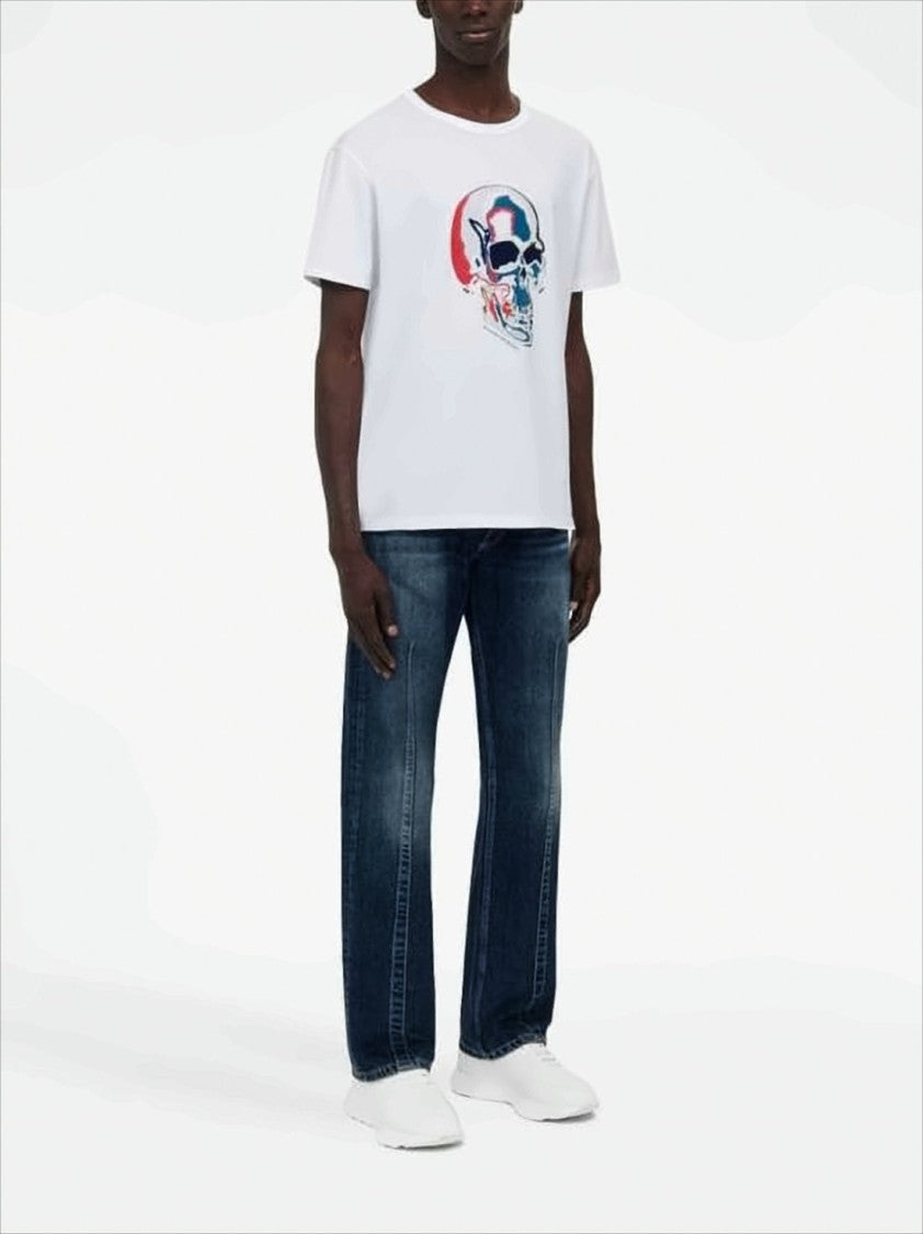Short-Sleeved White Cotton T-Shirt with Bold Skull Graphic