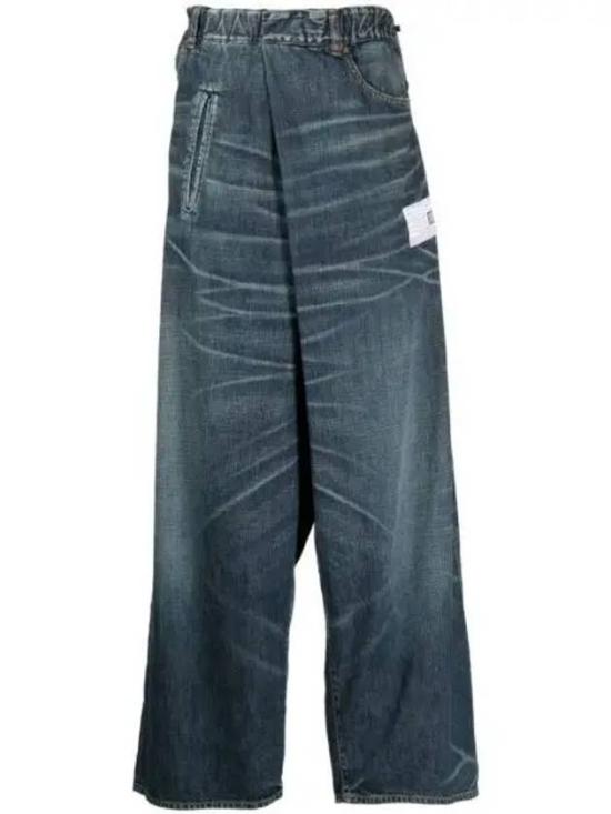 Relaxed Wide-Leg Denim Pants With Distinctive Patch